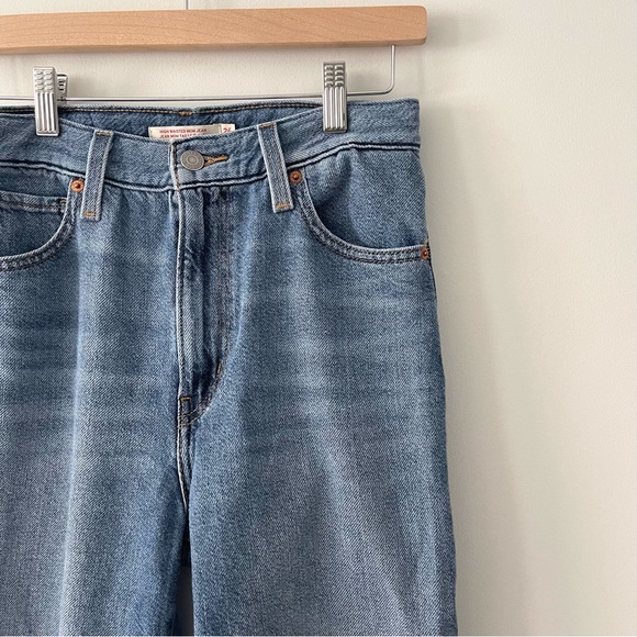 Levi’s High Waisted Mom Jean Size 26 - Picture 3 of 7